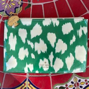 kate spade Green and White Printed Patent Wristlet Clutch